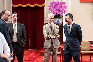 總統府強化「數位外交」 李問每週拍英文短片拓國際曝光