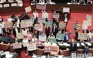 藍白又聯手 選罷法「加嚴連署」版修法逕付二讀 