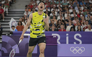 巴黎奧運》台日一哥對決！周天成勝出進8強 對手沒轍只能丟拍