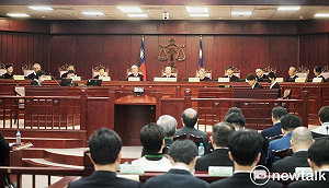 作為言詞辯論相對人 卓榮泰:法務部當然可以代表行政院