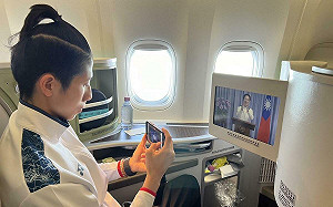 返國班機播賴清德恭賀影片　林郁婷拿手機錄影紀念