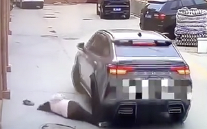 (影) 上訪反成獵殺對象! 遭惡意開車撞、還有人被綁架 民怒：信訪局才是吃人的地方