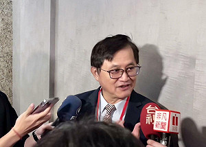 童子賢籲「找低碳新能源才能救暖化」 反核方現場嗆辯論