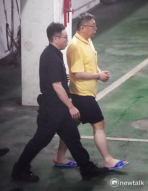 柯文哲令貼身帳房「橘子」出境?前幕僚:柯媽遠親晉升錦衣衛 八卦說不完