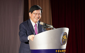 打趣喊話中秋節別飲控　林佳龍：減肥明天再說