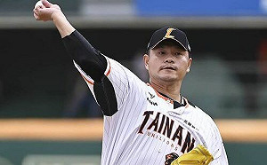 潘威倫引退賽帶球迷回顧榮耀  餅總：瀟灑地投最後一役