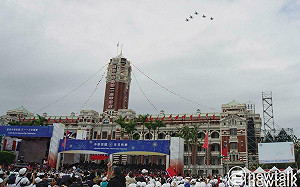 直播》國慶大會看這裡! 古寧頭3英雄領唱國歌、雷虎7機噴彩煙衝場