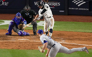 世界大賽G4》打線終於醒了！ 洋基「開魯閣」、單場3轟阻道奇封王