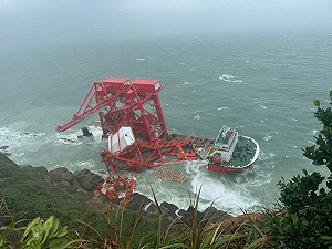海巡人道救援17名中國船員 颱風天中國仍連3日侵擾我國海域