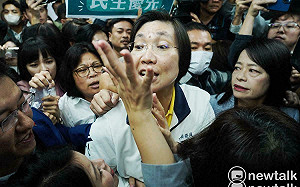 (影) 抓到了！徐欣瑩放任會議瑕疵跑去洗頭 抱怨開會開好久