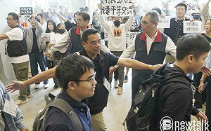 接待馬英九中生團稱「別具意義」台大社科院學生會長遭高票罷免！