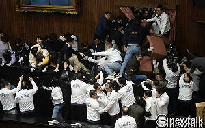 綠委漸不敵! 藍白「雙珍」拆掉女綠委牆 搶回議場主導權