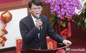 台企銀董事長涉背信 黃國昌爆:2023年請假90天、還可領191萬元獎金