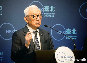翁曉玲爆曹興誠喊捐1,500萬欠了30年! 清大證實未收到