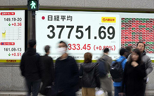 美日達成15%關稅協議 日圓兌美元匯率先升後轉貶 日經指數大漲逾千點