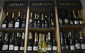 關稅戰升級！歐盟嗆對美國威士忌課稅 川普目標鎖定歐洲香檳、葡萄酒