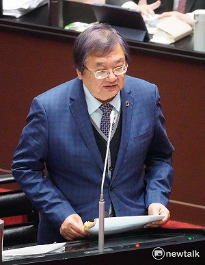 內閣改組遇阻礙? 傳邱泰源拒辭衛福部長   周玉蔻怒斥:要造反嗎?