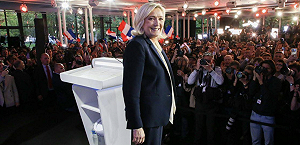 (影) 不服被剝奪選總統權力! 法右翼領導者勒龐上訴 支持者聚集唱國歌