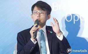 稱國旗徽章永遠比KP高　黃國昌：把國家利益放在第一位具體表現 