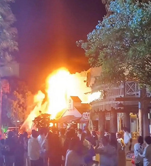 (影) 中國五一擠爆! 上海歡樂谷火警、漓江「堵船」、舟山90萬人湧入