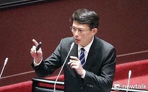 黃國昌：政府連年稅收超徵 主張普發現金回饋人民