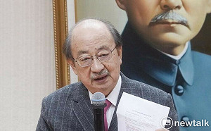 柯建銘遭黨內逼宮仍不為所動   游盈隆:「康熙力擒鰲拜」恐浮現在許多人的腦海
