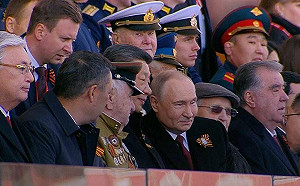 （影）習近平亮相俄羅斯閱兵！和普丁近距離互動 近30國領袖也出席