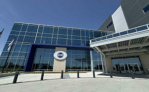 環球晶德州新廠落成 董座徐秀蘭喊「擬再投資40億美元」激勵股價