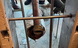 太容易啦! 美10 「持械且高度危險」囚犯集體越域 逃犯竟還留下這嘲笑字眼......