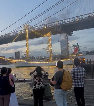 墨西哥軍艦撞上布魯克林大橋 紐約已緊急展開大規模搜救行動