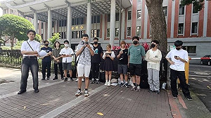 手機納管草案將公布　高中生赴教育部抗議：準備好更大規模抗爭行動