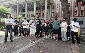 手機納管草案將公布 高中生赴教育部抗議:準備好更大規模抗爭行動