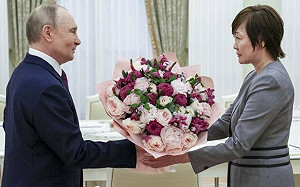 安倍遺孀訪問莫斯科接受普丁獻花 矢板明夫:幫忙傳話川普