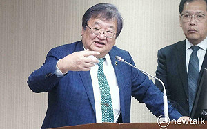 食藥署明訂「碰完錢再碰食物」將重罰！邱泰源澄清：以輔導為優先