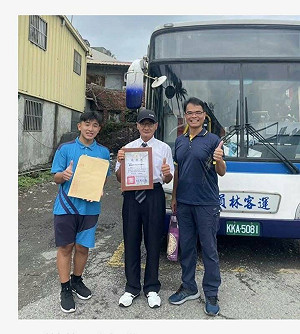 會考公車情！偏鄉國中生夜讀「恰巧」都能趕上末班公車 原來司機這樣做......