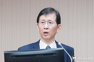 數位發展部黃彥男部長借調期滿  請辭獲准歸建中央研究院