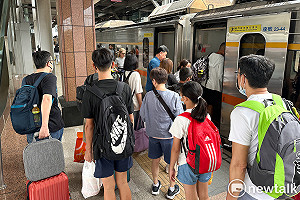 不滿被佔位73歲男亮刀示威!台鐵:最高可罰100萬元