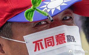 總統府幕僚「穿軍服」陪總統視導恐違法？黃國昌酸：賴風格擅長擺拍作秀