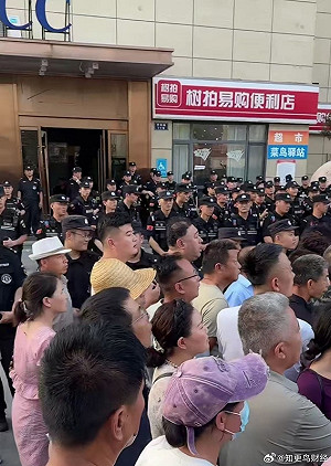 (影) 山東樹拍易購暴雷! 投資人與鎮報警激烈衝突 負責人遭控制