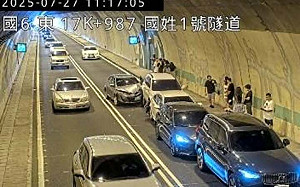國道1號驚悚連環撞！2客運、9小車追撞成串  現場延綿2公里