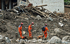 致災性降雨！甘肅榆中土石流已致15死、28失聯 逾3萬人受災