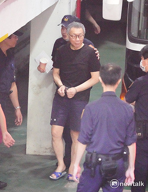 柯文哲臉書稱「300萬是捐柯本人」律師轟:公務員就是不能收錢!講那麼多廢話