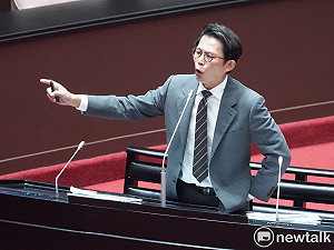 卓榮泰為將凍結誤說「刪除」道歉 黃國昌:賞民進黨降智操作一巴掌
