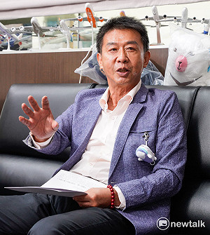 許智傑拚高雄市長初選 被譽「最大公約數」民調急升拚出線 