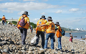 綠議員卓冠廷獅子會共同淨灘 號召捐款、募物資響應花蓮災情