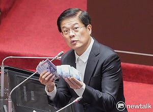 羅明才提普發1萬「國民支援金」她轟：幹了壞事就在選前搞買票策略 
