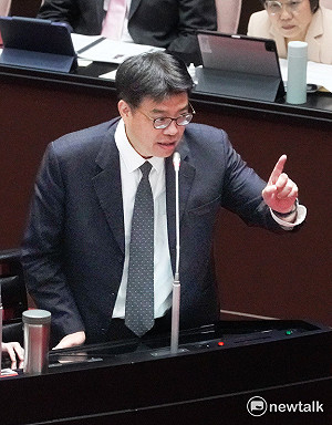 鄭麗文稱「憲法規定我們就是中國人」 邱垂正:憲法有中國人規定嗎?