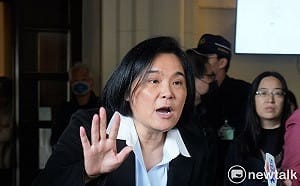 (影)國會助理當面抗議 陳玉珍猛挨轟認修法不周延