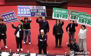 藍白強推「反年改」 民進黨：年金提早破產全民買單