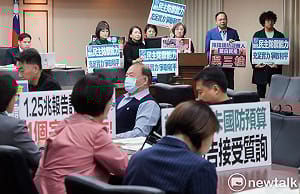 藍白稱2張紙就要討1.25兆 綠委批：讀書用腦不犯法！程序委員會僅負責法案掛號